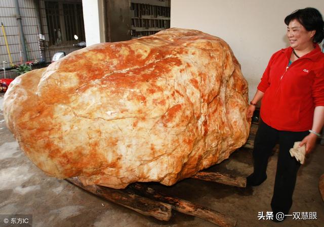 花400万山上买11吨黄龙玉原石，运下山用了三年时间，花了五百万